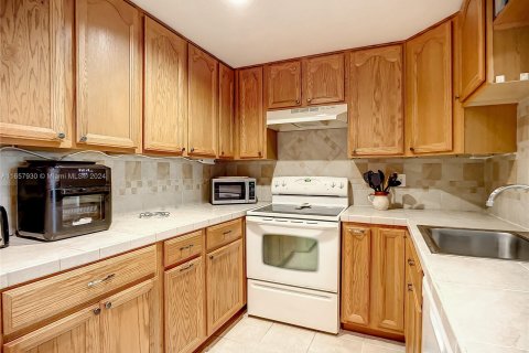 Condo in Deerfield Beach, Florida, 2 bedrooms  № 1360285 - photo 4