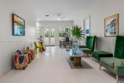Casa en venta en Key Largo, Florida, 8 dormitorios, 831.38 m2 № 1045109 - foto 25