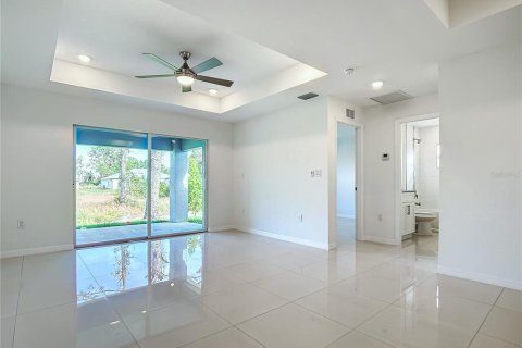 Immobilier commercial à vendre à Lehigh Acres, Floride: 6 chambres, 111.11 m2 № 1020877 - photo 7