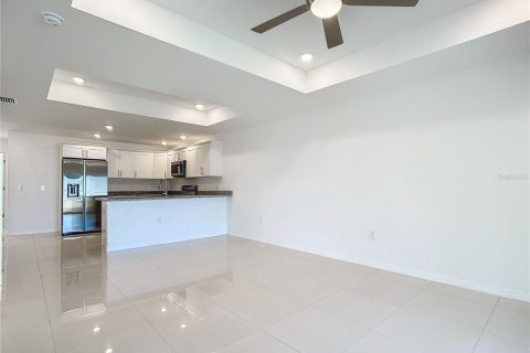 Immobilier commercial à vendre à Lehigh Acres, Floride: 6 chambres, 111.11 m2 № 1020877 - photo 9