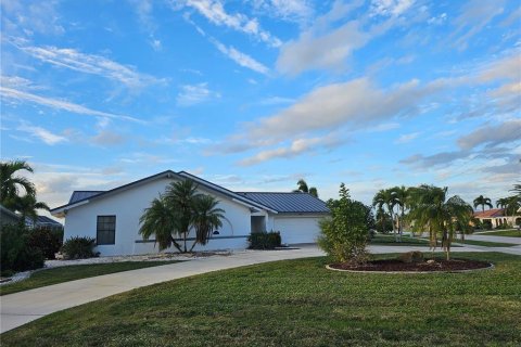 Villa ou maison à vendre à Punta Gorda, Floride: 3 chambres, 160.81 m2 № 1020805 - photo 5