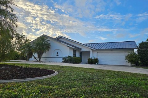 Villa ou maison à vendre à Punta Gorda, Floride: 3 chambres, 160.81 m2 № 1020805 - photo 1