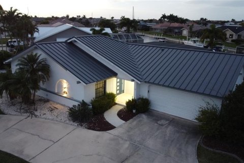 Villa ou maison à vendre à Punta Gorda, Floride: 3 chambres, 160.81 m2 № 1020805 - photo 4