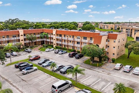 Condo in Sunrise, Florida, 2 bedrooms  № 1395273 - photo 27