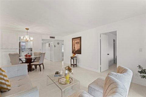 Copropriété à vendre à Sunrise, Floride: 2 chambres, 78.97 m2 № 1395273 - photo 11