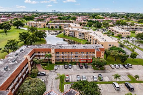 Copropriété à vendre à Sunrise, Floride: 2 chambres, 78.97 m2 № 1395273 - photo 1