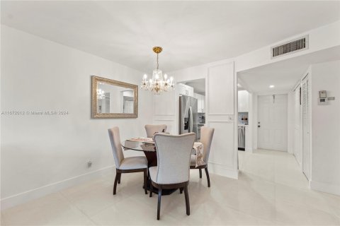 Condo in Sunrise, Florida, 2 bedrooms  № 1395273 - photo 9