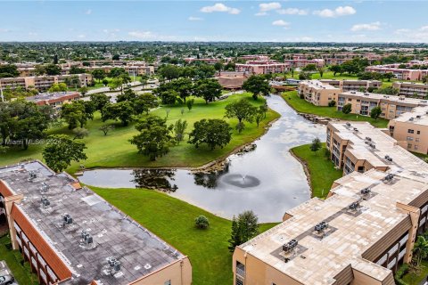 Condo in Sunrise, Florida, 2 bedrooms  № 1395273 - photo 20