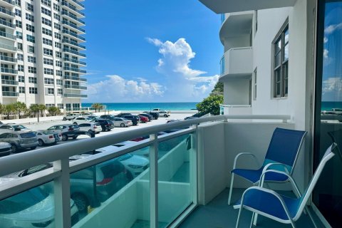 Condominio en venta en Hollywood, Florida, 1 dormitorio, 82.03 m2 № 1395272 - foto 10