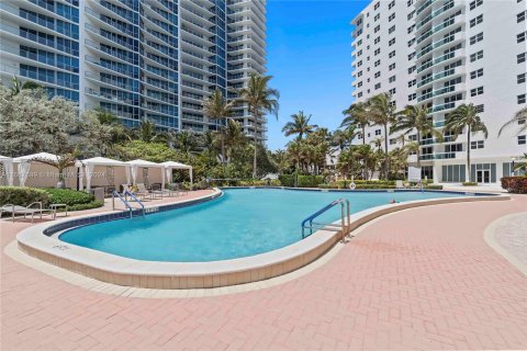 Condominio en venta en Hollywood, Florida, 1 dormitorio, 82.03 m2 № 1395272 - foto 18