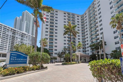 Condominio en venta en Hollywood, Florida, 1 dormitorio, 82.03 m2 № 1395272 - foto 1