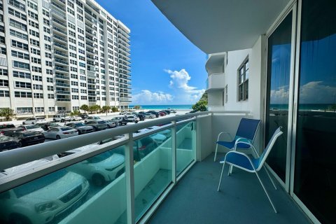 Condominio en venta en Hollywood, Florida, 1 dormitorio, 82.03 m2 № 1395272 - foto 2