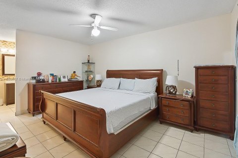 Купить виллу или дом в Майами, Флорида 4 спальни, 180.51м2, № 1073346 - фото 15