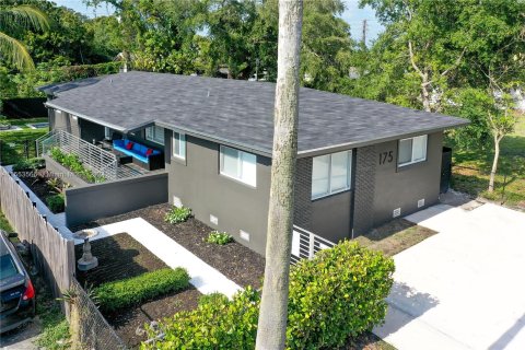 Купить виллу или дом в Майами, Флорида 4 спальни, 183.57м2, № 1073445 - фото 1