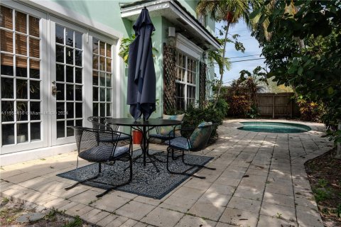 Casa en venta en Fort Lauderdale, Florida, 4 dormitorios, 239.69 m2 № 1073401 - foto 10