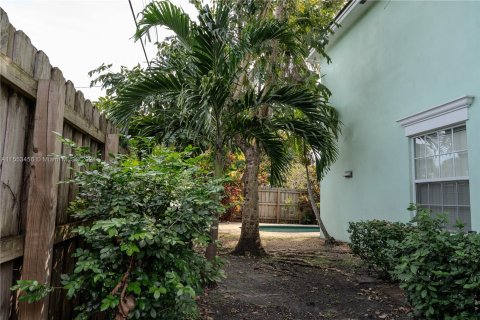 House in Fort Lauderdale, Florida 4 bedrooms, 239.69 sq.m. № 1073401 - photo 8