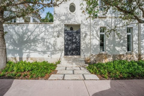 Touwnhouse à vendre à Coral Gables, Floride: 4 chambres, 323.76 m2 № 1071843 - photo 2