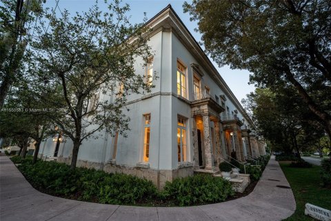 Adosado en venta en Coral Gables, Florida, 4 dormitorios, 323.76 m2 № 1071843 - foto 26