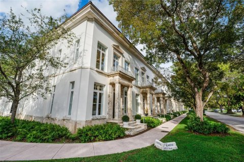 Townhouse in Coral Gables, Florida 4 bedrooms, 323.76 sq.m. № 1071843 - photo 27