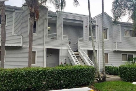 Condo in Oakland Park, Florida, 2 bedrooms  № 1329550 - photo 1