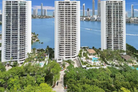 Condo in Aventura, Florida, 2 bedrooms  № 1329597 - photo 2