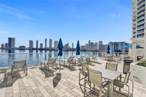 Condominio en venta en Aventura, Florida, 2 dormitorios, 177.26 m2 № 1329597 - foto 16