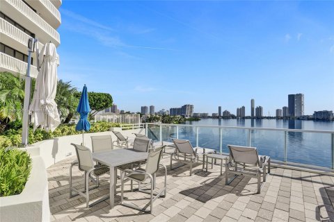 Copropriété à vendre à Aventura, Floride: 2 chambres, 177.26 m2 № 1329597 - photo 17