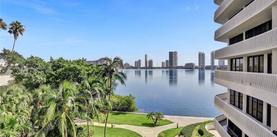 Condo in Aventura, Florida, 2 bedrooms  № 1329597