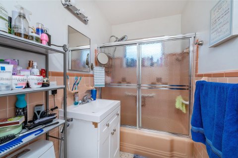 Immobilier commercial à vendre à Miami, Floride: 155.8 m2 № 1388056 - photo 12