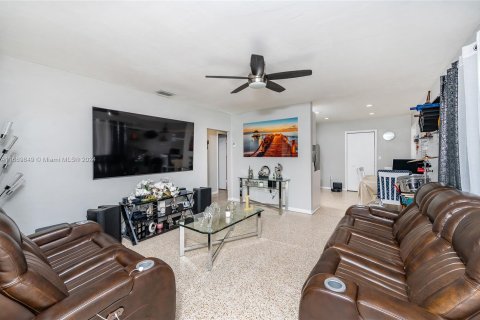 Immobilier commercial à vendre à Miami, Floride: 155.8 m2 № 1388056 - photo 9