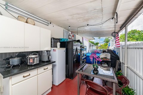 Immobilier commercial à vendre à Miami, Floride: 155.8 m2 № 1388056 - photo 5