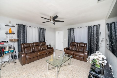 Immobilier commercial à vendre à Miami, Floride: 155.8 m2 № 1388056 - photo 10