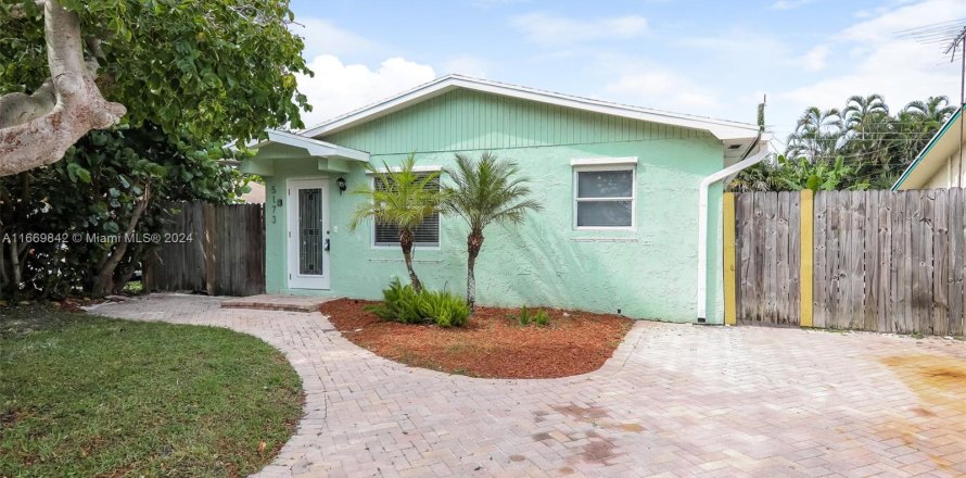 House in Delray Beach, Florida 3 bedrooms, 115.94 sq.m. № 1388055