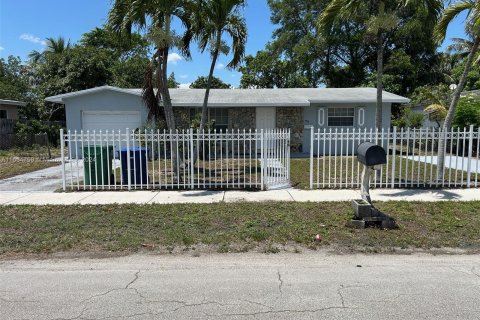 House in Miami, Florida 4 bedrooms, 143.72 sq.m. № 1208962 - photo 3