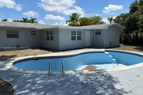 House in Miami, Florida 4 bedrooms, 143.72 sq.m. № 1208962 - photo 4