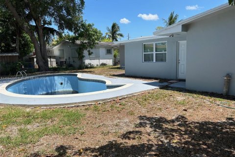 House in Miami, Florida 4 bedrooms, 143.72 sq.m. № 1208962 - photo 7