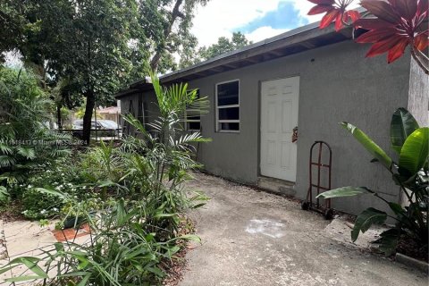 Casa en venta en Miami, Florida, 5 dormitorios, 157.75 m2 № 1240667 - foto 5