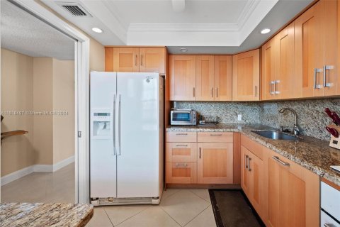 Condo in Pompano Beach, Florida, 1 bedroom  № 1240668 - photo 3