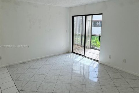 Copropriété à vendre à Tamarac, Floride: 2 chambres, 76.83 m2 № 1240670 - photo 2