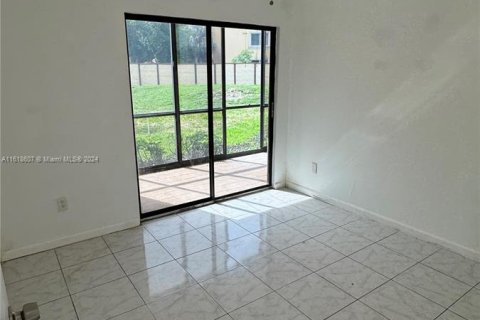 Copropriété à vendre à Tamarac, Floride: 2 chambres, 76.83 m2 № 1240670 - photo 6