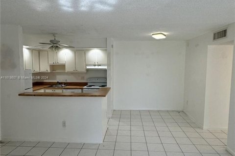 Copropriété à vendre à Tamarac, Floride: 2 chambres, 76.83 m2 № 1240670 - photo 3