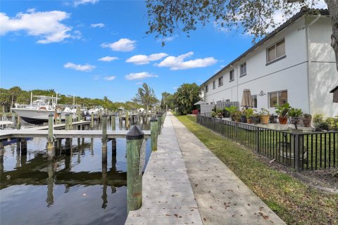 Townhouse in Fort Lauderdale, Florida 4 bedrooms, 191.56 sq.m. № 1057894 - photo 3