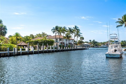 House in Fort Lauderdale, Florida 6 bedrooms, 723.52 sq.m. № 1026363 - photo 12