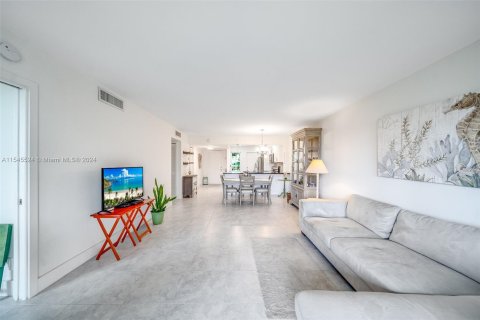 Copropriété à vendre à Pompano Beach, Floride: 2 chambres, 98.85 m2 № 1049414 - photo 13