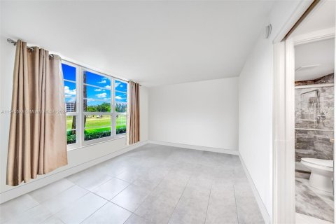 Copropriété à vendre à Pompano Beach, Floride: 2 chambres, 98.85 m2 № 1049414 - photo 16