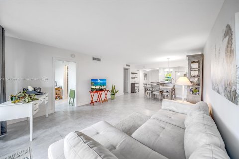 Copropriété à vendre à Pompano Beach, Floride: 2 chambres, 98.85 m2 № 1049414 - photo 15