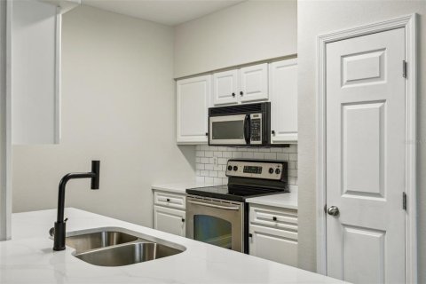 Condo in Tampa, Florida, 2 bedrooms  № 1433604 - photo 10