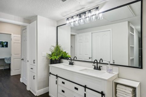 Condo in Tampa, Florida, 2 bedrooms  № 1433604 - photo 24