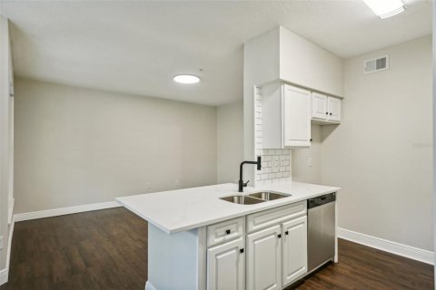 Condo in Tampa, Florida, 2 bedrooms  № 1433604 - photo 11