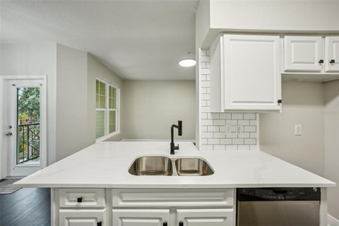 Condo in Tampa, Florida, 2 bedrooms  № 1433604 - photo 13